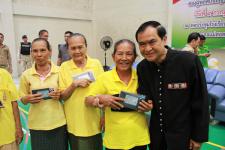 มท.1 ลงพื้นที่ชายแดนแม่สอด มอบเงินชดเชย เกษตรกรผู้ปลูกอ้อยผลิตเอทานอลและมอบบัตรประชาชนให้คนไทยพลัดถิ่น