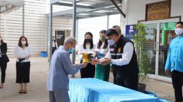 ทน.แม่สอดมอบเงินช่วยเหลือผู้ประสบสภาวะยากลำบากจากสถานการณ์โควิด-19 วันที่ 2