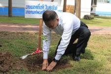 พยุงธรรม ค้ำไทย ถวายองค์ราชินี