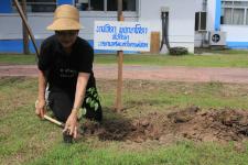 พยุงธรรม ค้ำไทย ถวายองค์ราชินี