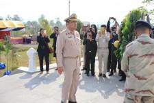 พิธีวางพวงมาลาอนุสรณ์ผู้เสียสละจังหวัดตาก เพื่อน้อมรำลึกถึงวีรชนผู้กล้าหาญ ที่สละชีพเพื่อชาติ