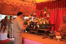 พิธีวางพวงมาลาอนุสรณ์ผู้เสียสละจังหวัดตาก เพื่อน้อมรำลึกถึงวีรชนผู้กล้าหาญ ที่สละชีพเพื่อชาติ