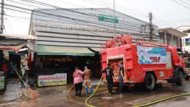 ทน.แม่สอดล้างตลาดสดบ้านเหนือต้านโควิด-19