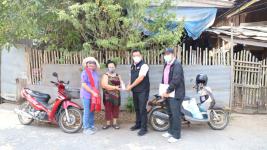 ทน.แม่สอดลงพื้นที่แจกเจลล้างมือประชาชนในเขตเทศบาลนครแม่สอด วันที่ 2