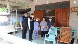 ทน.แม่สอดลงพื้นที่แจกเจลล้างมือประชาชนในเขตเทศบาลนครแม่สอด วันที่ 2
