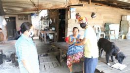 ทน.แม่สอดลงพื้นที่แจกเจลล้างมือประชาชนในเขตเทศบาลนครแม่สอด วันที่ 2