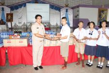 คณะผู้บิหารเทศบาลนครแม่สอด มอบของบริโภคให้แก่โรงเรียน ทั้ง5โรงเรียน