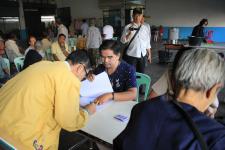 เทศบาลนครแม่สอดจ่ายเงินสงเคราะห์เพื่อการยังชีพของผู้สูงอายุและผู้พิการที่อยู่ในเขตเทศบาลนครแม่สอด ประจำเดือนมีนาคม 2560