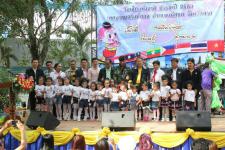 ดร.เทอดเกียรติ ชินสรนันท์ นายกเทศมนตรีนครแม่สอด พร้อมด้วยรองนายกเทศมนตรี สมาชิกสภาเทศบาล ปลัดเทศบาล รองปลัดเทศบาล หัวหน้าส่วนการงานเทศบาล ผู้บริหารโรงเรียนในสังกัดเทศบาล คณะครู และเจ้าหน้าที่เทศบาลนครแม่สอด จัดกิจกรรมวันเด็กแห่งชาติ ประจำปี ๒๕๕๙ 