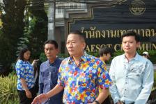 ดร.เทอดเกียรติ ชินสรนันท์ พร้อมด้วย รองนายกเทศมนตรี สมาชิกสภาเทศบาล ปลัดเทศบาล รองปลัดเทศบาล หัวหน้าส่วนการงาน และพนักงานเทศบาลนครแม่สอด ทำความสะอาดบริเวรเทศบาลนครแม่สอด 