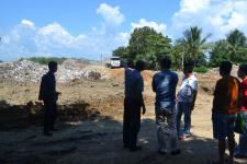 ดร.เทอดเกียรติ ชินสรนันท์ นายกเทศมนตรีนครแม่สอด ได้จัดประชุมกับบริษัท Cleanplanning และออกตรวจพื้นที่เรื่องการปรับปรุงบ่อขยะ 