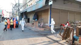 ทน.แม่สอดล้างตลาดสดนครแม่สอดต้านโควิด-19