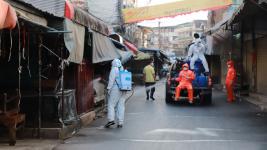 ทน.แม่สอดล้างตลาดสดนครแม่สอดต้านโควิด-19