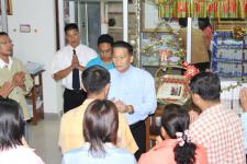 เจ้าหน้าที่ พนักงาน เทศบาลนครแม่สอด พร้อมใจกันอวยพรปีใหม่ ท่านนายกฯ