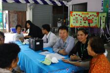 เทศบาลนครแม่สอดจ่ายเงินสงเคราะห์เพื่อการยังชีพของผู้สูงอายุและผู้พิการที่อยู่ในเขตเทศบาลนครแม่สอด ประจำเดือนกรกฎาคม 2560