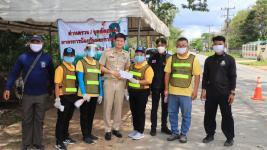 ทน.แม่สอด เข้าตรวจเยี่ยมด่านตรวจคัดกรองป้องกันและควบคุมโรคติดเชื้อไวรัสโควิด-19      