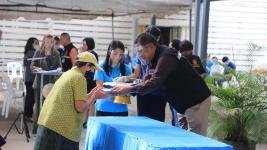 ทน.แม่สอดมอบเงินช่วยเหลือผู้ประสบสภาวะยากลำบากจากสถานการณ์โควิด-19 รอบที่ 3 และมอบเฟสชิว หน้ากากอนามัย ให้สถานศึกษา วัด มัสยิดในเขตเทศบาลนครแม่สอด