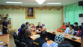 ทน.แม่สอดมอบเงินช่วยเหลือผู้ประสบสภาวะยากลำบากจากสถานการณ์โควิด-19 รอบที่ 3 และมอบเฟสชิว หน้ากากอนามัย ให้สถานศึกษา วัด มัสยิดในเขตเทศบาลนครแม่สอด