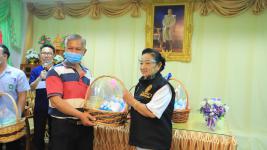 ทน.แม่สอดมอบเงินช่วยเหลือผู้ประสบสภาวะยากลำบากจากสถานการณ์โควิด-19 รอบที่ 3 และมอบเฟสชิว หน้ากากอนามัย ให้สถานศึกษา วัด มัสยิดในเขตเทศบาลนครแม่สอด