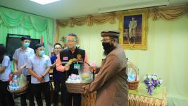 ทน.แม่สอดมอบเงินช่วยเหลือผู้ประสบสภาวะยากลำบากจากสถานการณ์โควิด-19 รอบที่ 3 และมอบเฟสชิว หน้ากากอนามัย ให้สถานศึกษา วัด มัสยิดในเขตเทศบาลนครแม่สอด