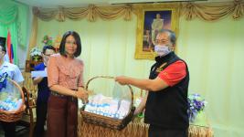 ทน.แม่สอดมอบเงินช่วยเหลือผู้ประสบสภาวะยากลำบากจากสถานการณ์โควิด-19 รอบที่ 3 และมอบเฟสชิว หน้ากากอนามัย ให้สถานศึกษา วัด มัสยิดในเขตเทศบาลนครแม่สอด