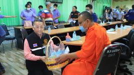 ทน.แม่สอดมอบเงินช่วยเหลือผู้ประสบสภาวะยากลำบากจากสถานการณ์โควิด-19 รอบที่ 3 และมอบเฟสชิว หน้ากากอนามัย ให้สถานศึกษา วัด มัสยิดในเขตเทศบาลนครแม่สอด