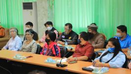 ทน.แม่สอดมอบเงินช่วยเหลือผู้ประสบสภาวะยากลำบากจากสถานการณ์โควิด-19 รอบที่ 3 และมอบเฟสชิว หน้ากากอนามัย ให้สถานศึกษา วัด มัสยิดในเขตเทศบาลนครแม่สอด