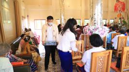 เทศบาลนครแม่สอดร่วมกับชมรมผู้สูงอายุนครแม่สอด ถวายเทียนจำนำพรรษาและผ้าอาบน้ำฝนที่วัดสุนทรีกาวาส (วัดป่าใหม่)