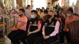 เทศบาลนครแม่สอดร่วมกับชมรมผู้สูงอายุนครแม่สอด ถวายเทียนจำนำพรรษาและผ้าอาบน้ำฝนที่วัดสุนทรีกาวาส (วัดป่าใหม่)