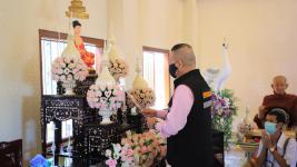 เทศบาลนครแม่สอดร่วมกับชมรมผู้สูงอายุนครแม่สอด ถวายเทียนจำนำพรรษาและผ้าอาบน้ำฝนที่วัดสุนทรีกาวาส (วัดป่าใหม่)