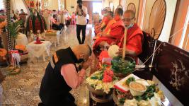 เทศบาลนครแม่สอดร่วมกับชมรมผู้สูงอายุนครแม่สอด ถวายเทียนจำนำพรรษาและผ้าอาบน้ำฝนที่วัดสุนทรีกาวาส (วัดป่าใหม่)