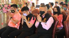 เทศบาลนครแม่สอดร่วมกับชมรมผู้สูงอายุนครแม่สอด ถวายเทียนจำนำพรรษาและผ้าอาบน้ำฝนที่วัดสุนทรีกาวาส (วัดป่าใหม่)