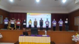 เทศบาลนครแม่สอด เข้าร่วมประชุมบุคลากรทางการศึกษาและมอบอุปกรณ์ป้องกันการติดเชื้อให้แก่โรงเรียนสรรพวิทยาคม