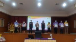 เทศบาลนครแม่สอด เข้าร่วมประชุมบุคลากรทางการศึกษาและมอบอุปกรณ์ป้องกันการติดเชื้อให้แก่โรงเรียนสรรพวิทยาคม