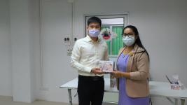 เทศบาลนครแม่สอด มอบเครื่องวัดอุณหภูมิให้กับวัดในเขตเทศบาลนครแม่สอด โรงเรียนและศูนย์พัฒนาเด็กเล็กในสังกัดเทศบาลนครแม่สอด