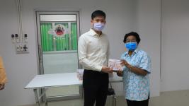 เทศบาลนครแม่สอด มอบเครื่องวัดอุณหภูมิให้กับวัดในเขตเทศบาลนครแม่สอด โรงเรียนและศูนย์พัฒนาเด็กเล็กในสังกัดเทศบาลนครแม่สอด