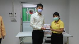 เทศบาลนครแม่สอด มอบเครื่องวัดอุณหภูมิให้กับวัดในเขตเทศบาลนครแม่สอด โรงเรียนและศูนย์พัฒนาเด็กเล็กในสังกัดเทศบาลนครแม่สอด