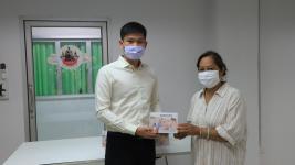 เทศบาลนครแม่สอด มอบเครื่องวัดอุณหภูมิให้กับวัดในเขตเทศบาลนครแม่สอด โรงเรียนและศูนย์พัฒนาเด็กเล็กในสังกัดเทศบาลนครแม่สอด