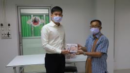 เทศบาลนครแม่สอด มอบเครื่องวัดอุณหภูมิให้กับวัดในเขตเทศบาลนครแม่สอด โรงเรียนและศูนย์พัฒนาเด็กเล็กในสังกัดเทศบาลนครแม่สอด