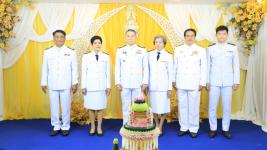 คณะผู้บริหาร ปลัดทศบาล รองปลัดเทศบาล ผู้อำนวยการกอง และหัวหน้าฝ่าย                ทน.แม่สอด บันทึกเทปถวายพระพรชัยมงคลพระบาทสมเด็จพระปรเมนทรรามาธิบดีศรีสินทรมหาวชิราลงกรณ พระวชิรเกล้าเจ้าอยู่หัว