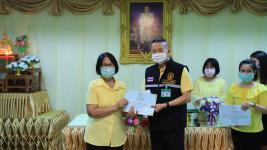 นายกเทศมนตรี มอบเกียรติบัตรแก่อาสาสมัครสาธารณสุข (อสม.) ในเขตเทศบาล