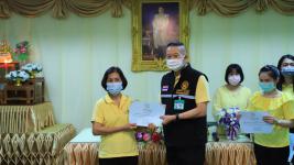 นายกเทศมนตรี มอบเกียรติบัตรแก่อาสาสมัครสาธารณสุข (อสม.) ในเขตเทศบาล