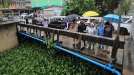 ทน.แม่สอด ลงพื้นที่เตรียมความพร้อมในการป้องกันปัญหาน้ำท่วมในเขตเทศบาล