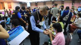 ทน.แม่สอดมอบเงินช่วยเหลือ เยียวยา และชดเชยผู้ประสบสภาวะยากลำบากจากสถานการณ์โรคติดเชื้อไวรัสโคโรนา 2019