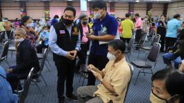 ทน.แม่สอดมอบเงินช่วยเหลือ เยียวยา และชดเชยผู้ประสบสภาวะยากลำบากจากสถานการณ์โรคติดเชื้อไวรัสโคโรนา 2019