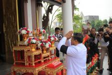 ดร.เทอดเกียรติ ชินสรนันท์ นายกเทศมนตรีนครแม่สอด เข้าร่วมพิธีวางพวงมาลา ในวันสมเด็จพระนเรศวรมหาราช