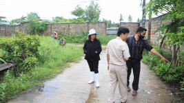 ทน.แม่สอด ลงพื้นที่เตรียมความพร้อมในการป้องกันปัญหาน้ำท่วมในเขตเทศบาล
