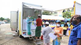 ผู้บริหาร ทน.แม่สอด ร่วมกิจกรรมการตรวจหาโรคติดเชื้อไวรัสโคโรนา 2019 โดยรถพระราชทานตรวจโรคติดเชื้อชีวนิรภัย จังหวัดตาก