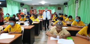 นายกเทศมนตรี เข้าเยี่ยมการสอบนักเรียนวิชชาลัยสูงวัยเทศบาลนครแม่สอด