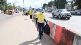 ทน.แม่สอด จัดกิจกรรมจิตอาสา “โครงการ 1 อำเภอ 1 ถนนเฉลิมพระเกียรติ”